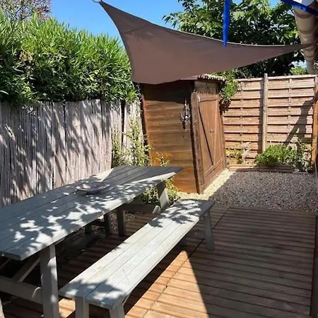 Maison A 250 M De La ! Hébergement de vacances *